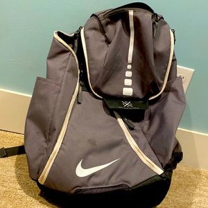Grey Nike indoor/outdoor basketball bag